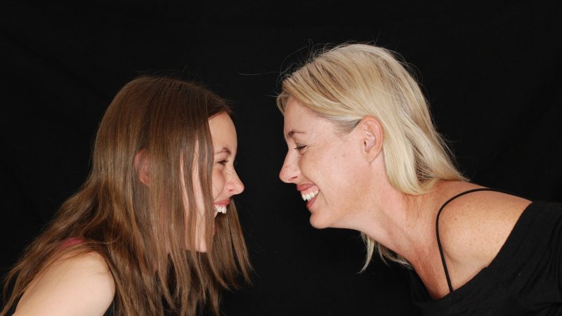 Lachyoga, Mo., 16 Uhr